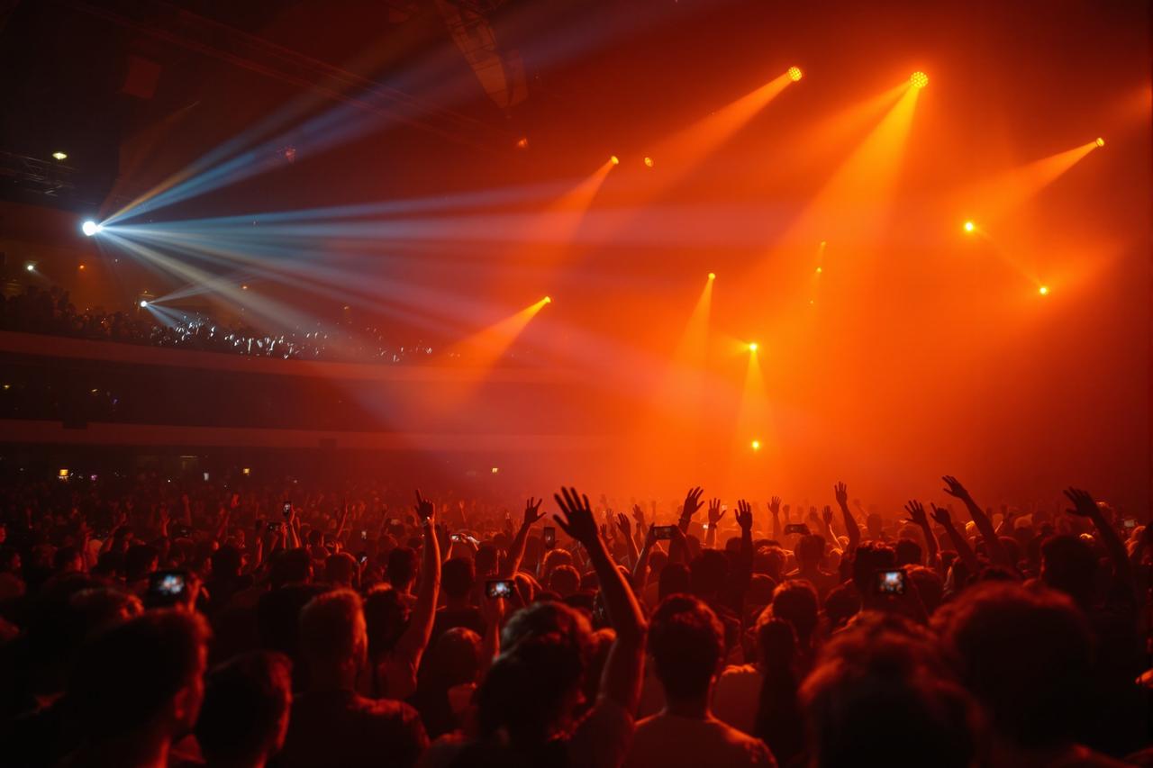 男男视频影迷见面会圆满举行，万名粉丝热情参与