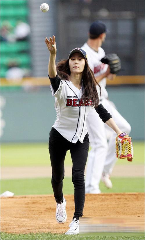 雪耻女孩,逆境崛起，书写辉煌人生篇章